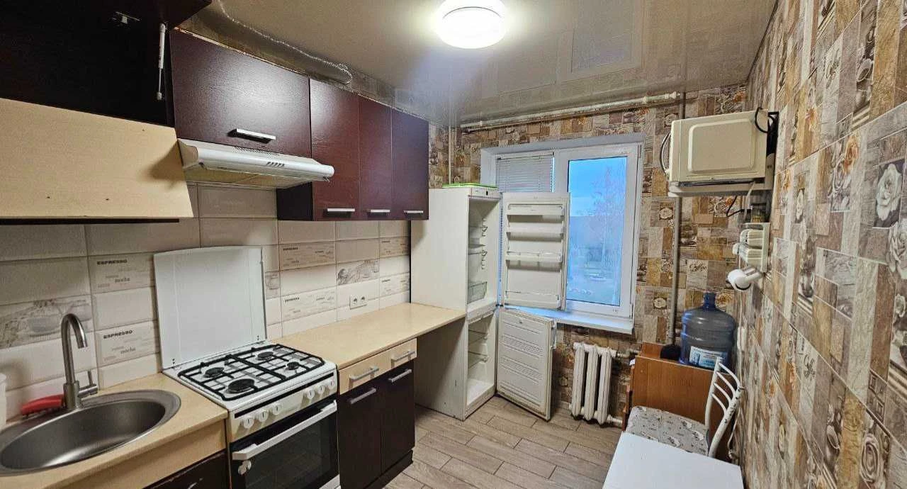 Sale of a 3-bedroom apartment near the embankment