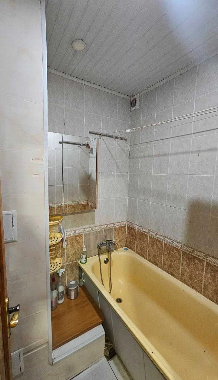 Sale of a 3-bedroom apartment near the embankment