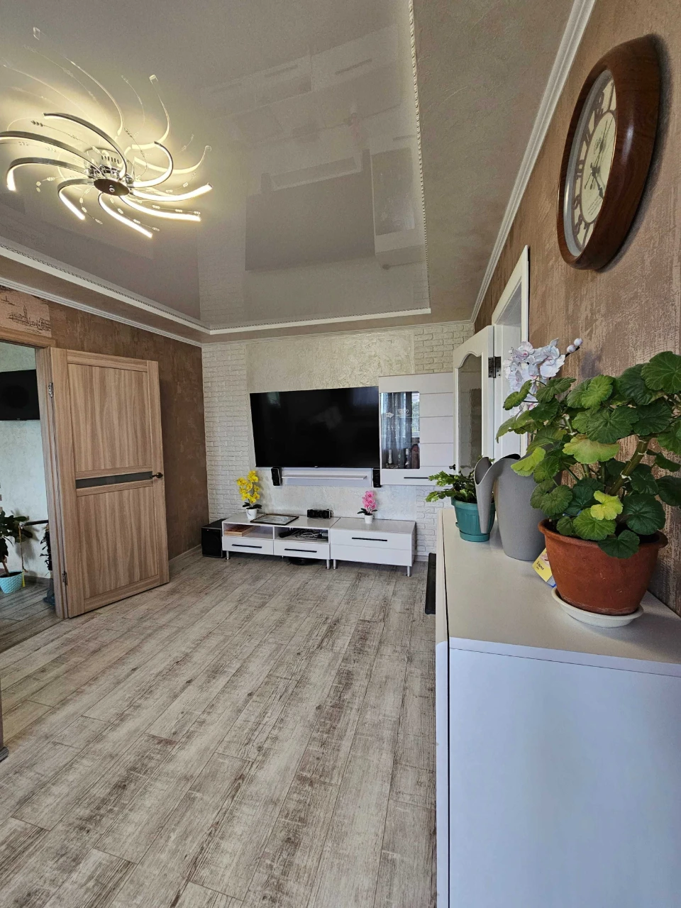 Продаж 4-кімнатної квартири з ремонтом