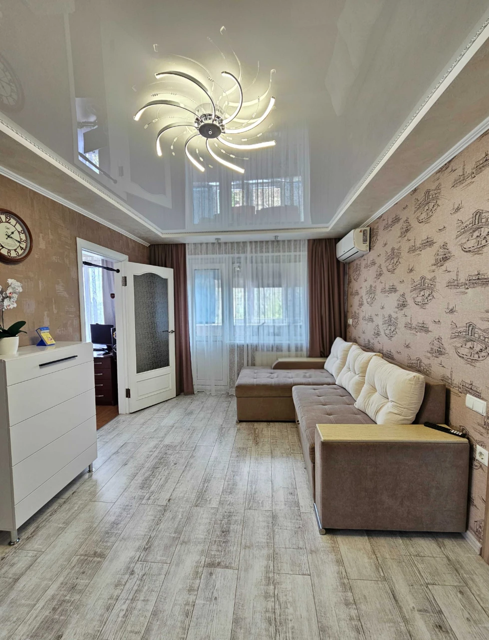 Продаж 4-кімнатної квартири з ремонтом