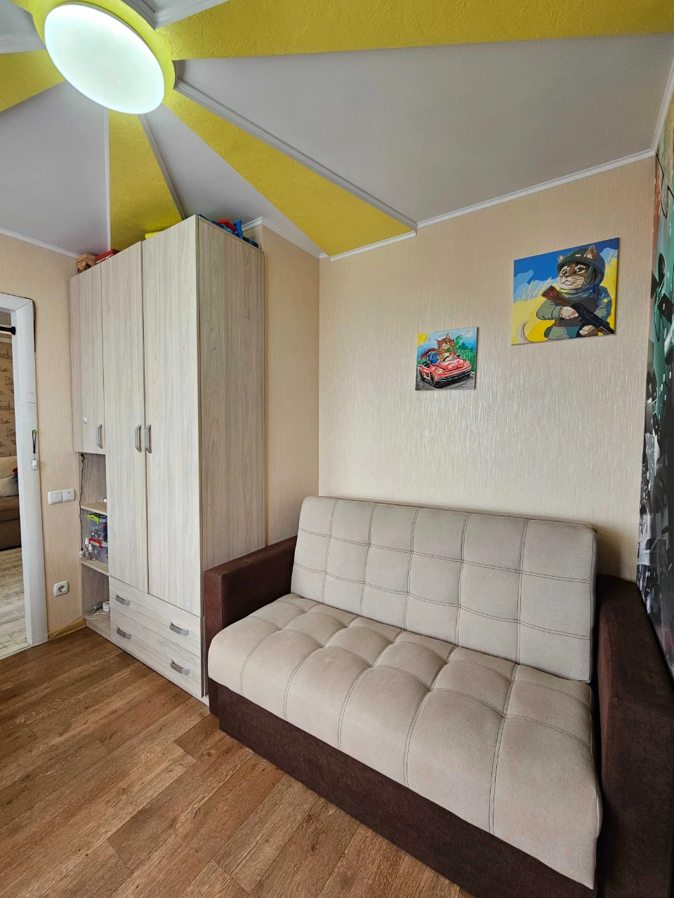Продаж 4-кімнатної квартири з ремонтом