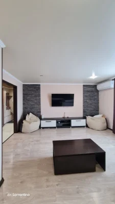 Spacious 2-bedroom apartment near Park Lake!