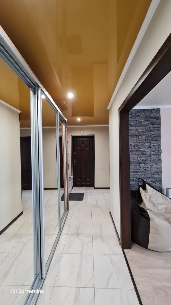 Spacious 2-bedroom apartment near Park Lake!