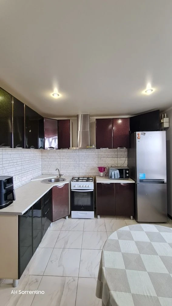 Spacious 2-bedroom apartment near Park Lake!