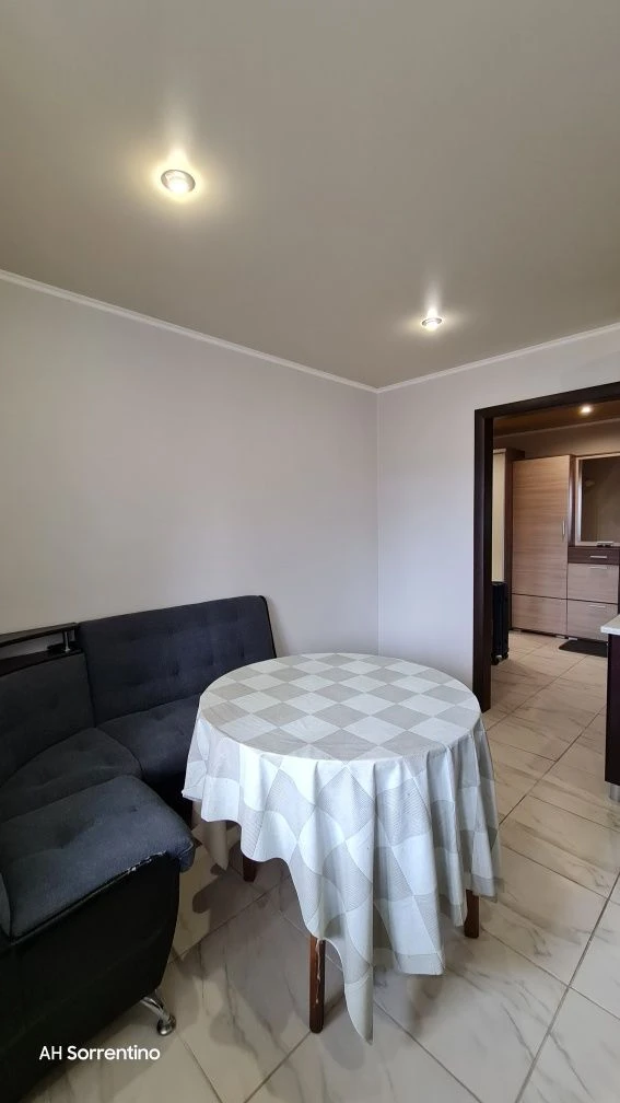 Spacious 2-bedroom apartment near Park Lake!