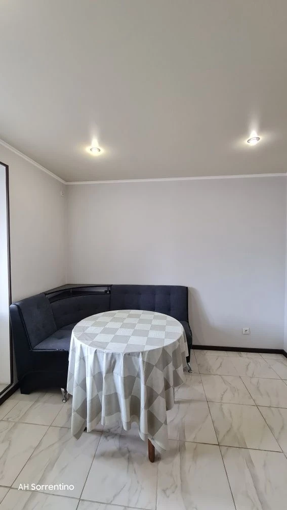 Spacious 2-bedroom apartment near Park Lake!