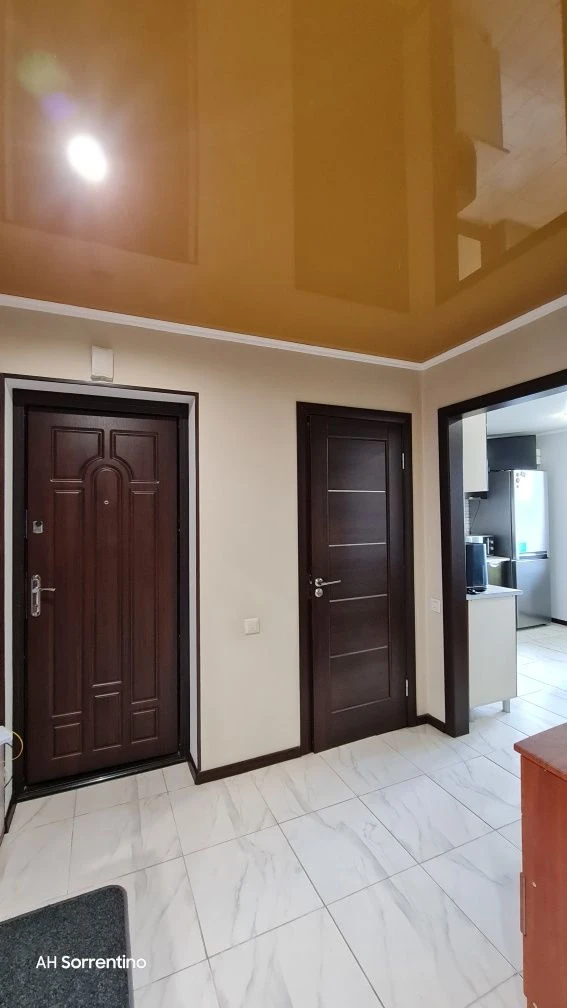 Spacious 2-bedroom apartment near Park Lake!