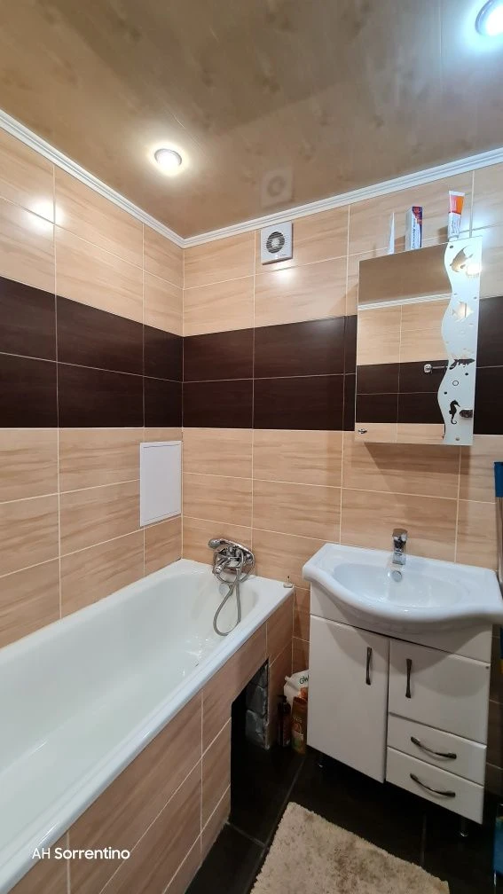 Spacious 2-bedroom apartment near Park Lake!