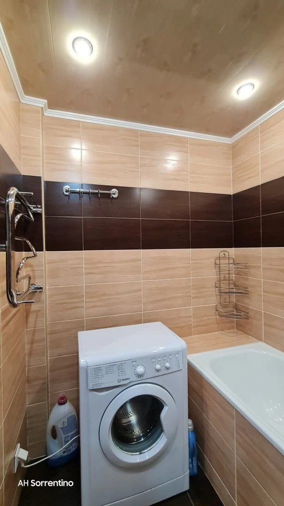Spacious 2-bedroom apartment near Park Lake!