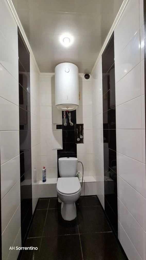 Spacious 2-bedroom apartment near Park Lake!