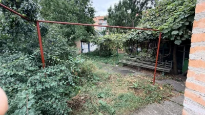 Частина будинку в центрі міста Лохвиці з двориком, вхід окре