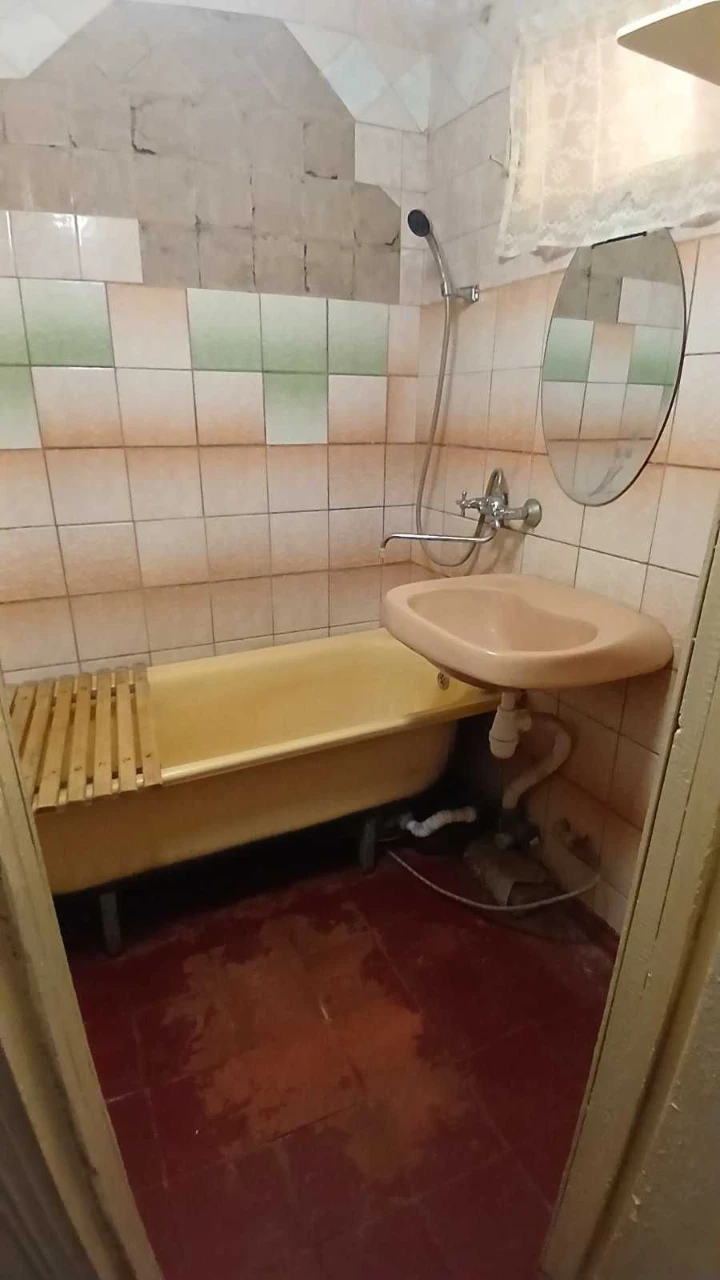 Продається 2-кімнатна квартира.