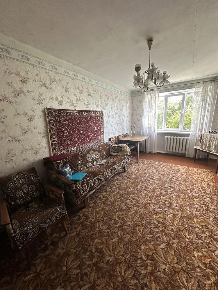 Sale of a 3-room apartment on Ye. Chikalenko Street (First of September)