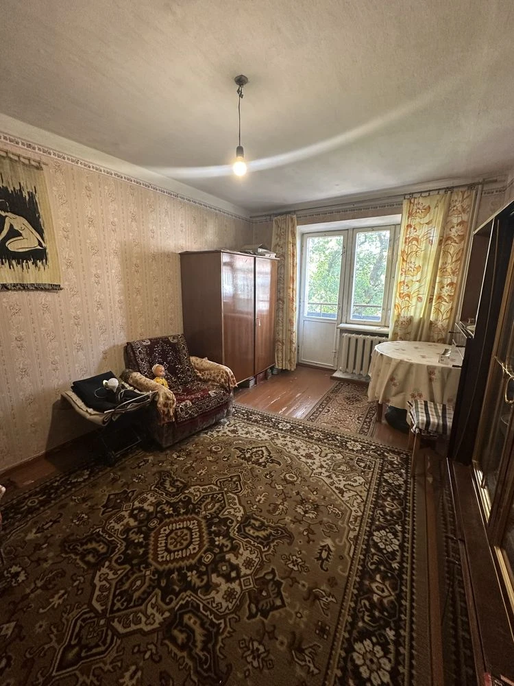 Sale of a 3-room apartment on Ye. Chikalenko Street (First of September)