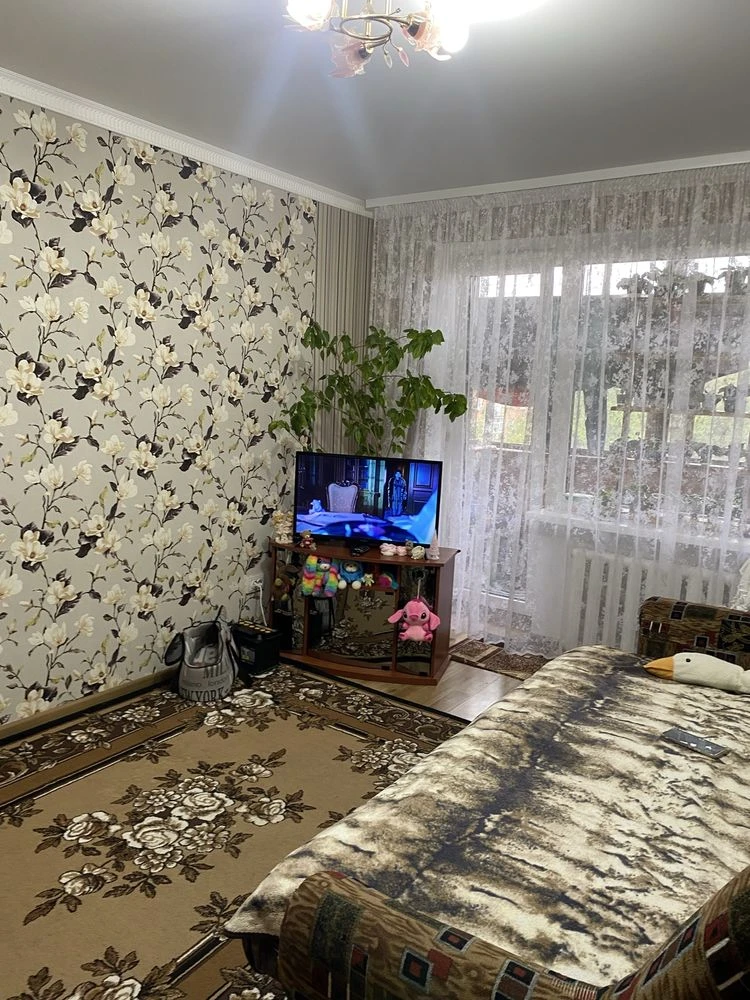 Продам 2-х кімнатну квартиру в центрі Миргорода.