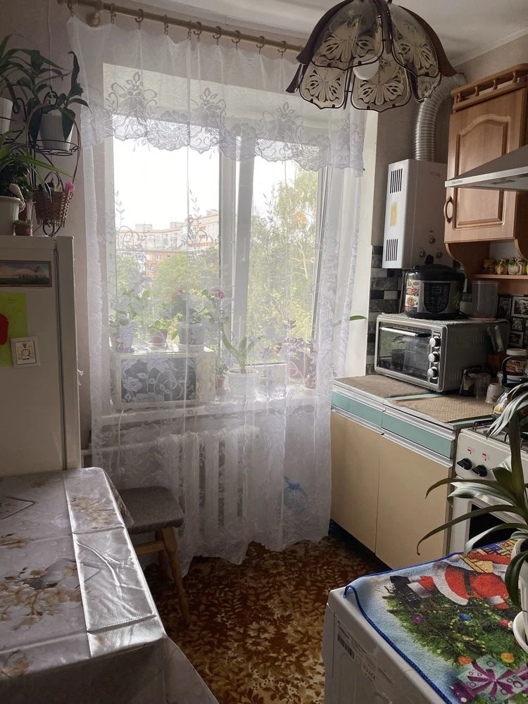 Продам 2-х кімнатну квартиру в центрі Миргорода.