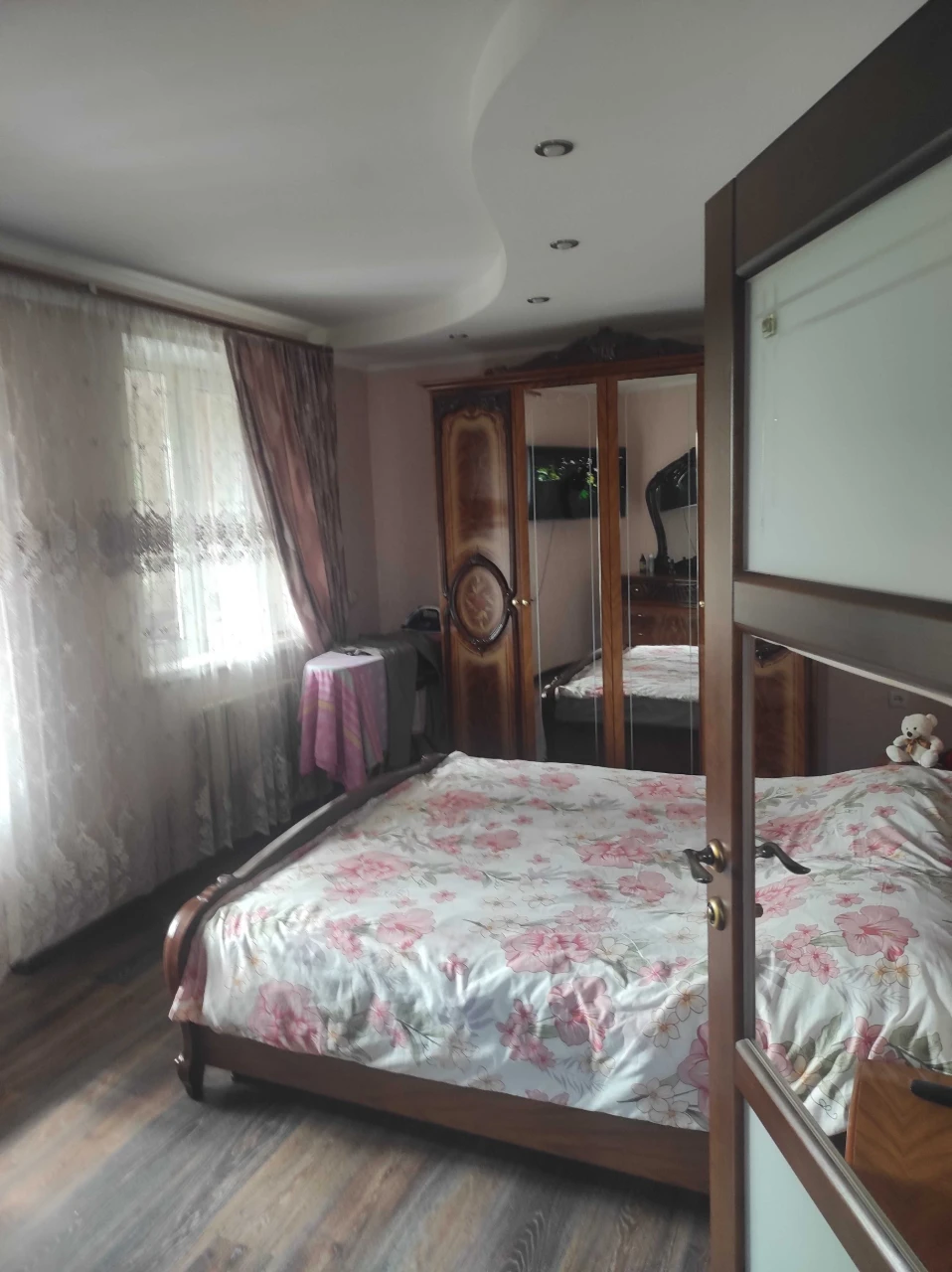 Продам дворівневу 4-х кімн. кВ. в центрі м.Миргород
