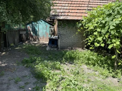 Продається 2-кімнатна квартира з гаражем, погребом та окремим