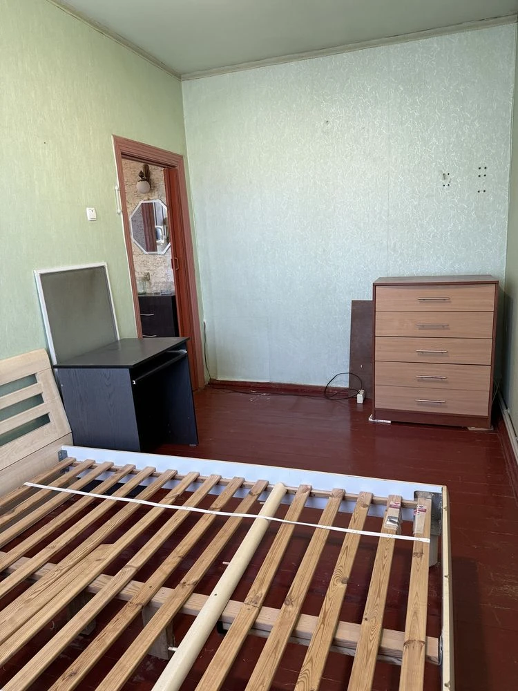 Продається 2-кімнатна квартира з гаражем, погребом та окремим