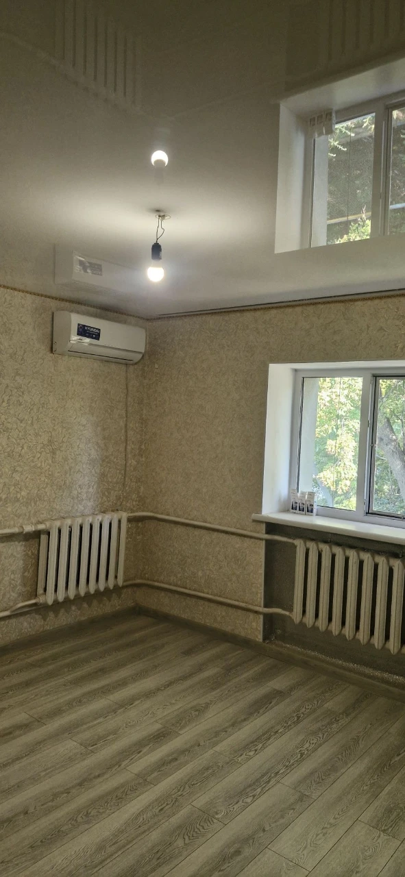 Продається 2-кімнатна квартира 60,7 кв.м. в місті Хорол, район ДРП.