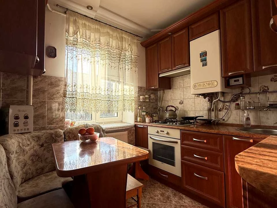 Apartment. Dubno, Semidubska st.
