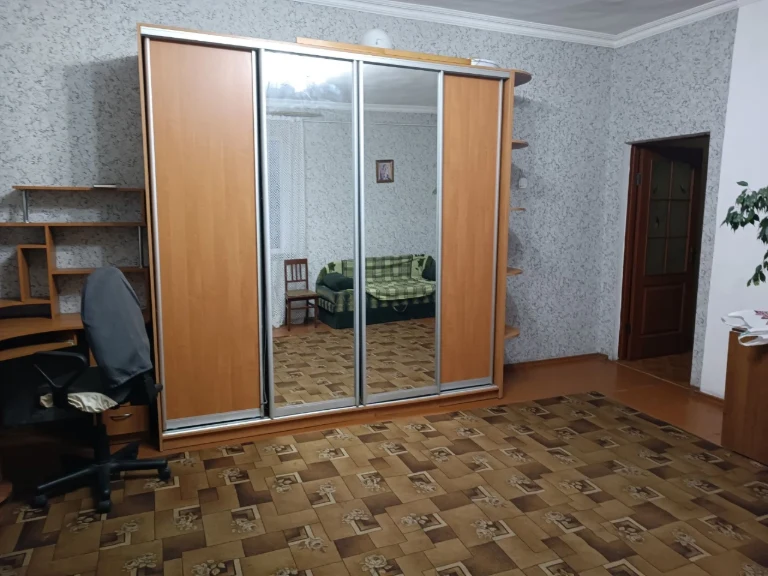 One-bedroom apartment with independent heating in Dubno.