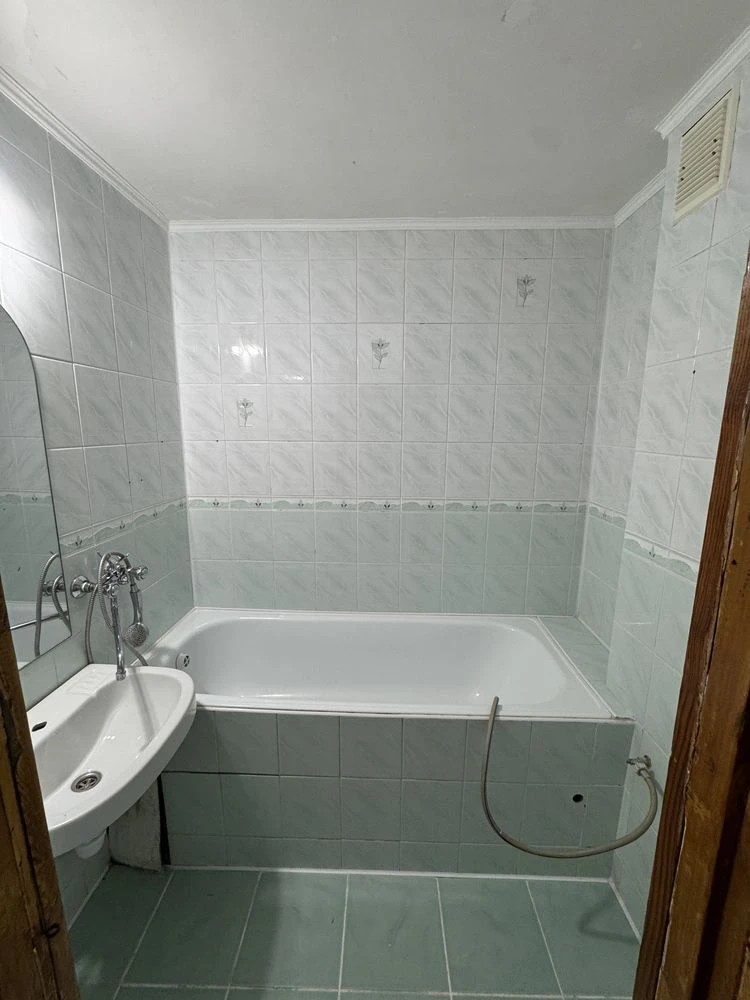 For Sale: 3-bedroom apartment in the city of Dubno, Mechernic district.