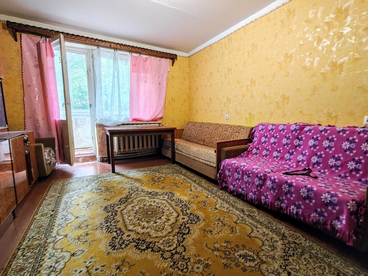 Велика трикімнатна квартира з автономним опаленням на Базарч