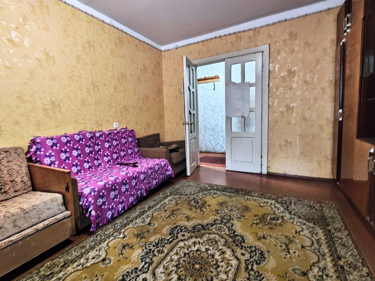 Велика трикімнатна квартира з автономним опаленням на Базарч