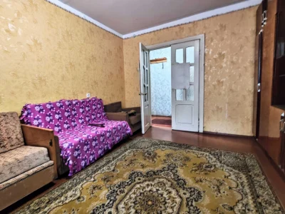Велика трикімнатна квартира з автономним опаленням на Базарч