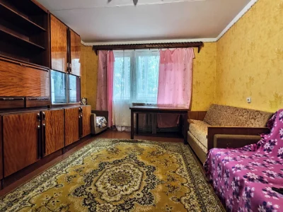 Велика трикімнатна квартира з автономним опаленням на Базарч
