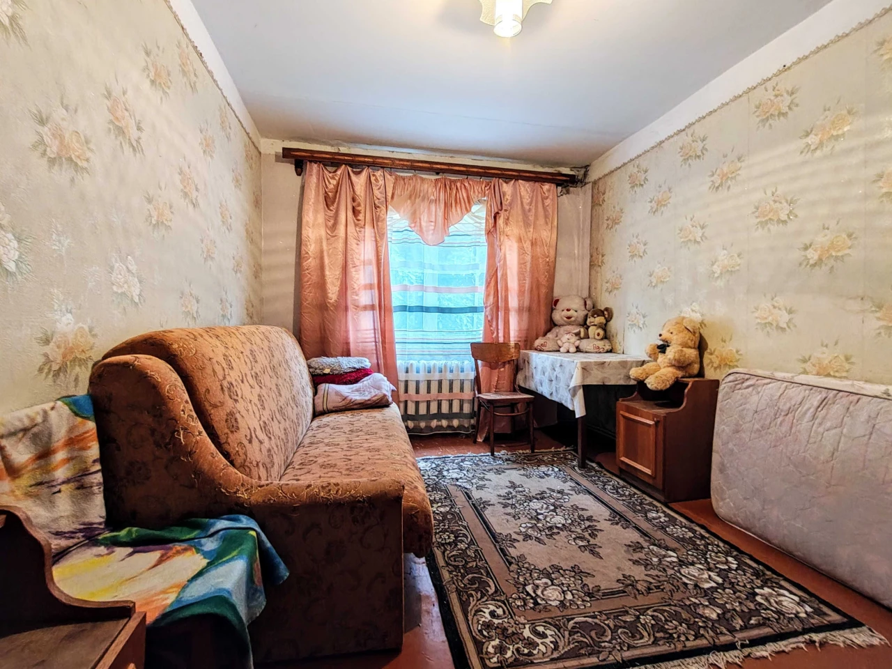 Велика трикімнатна квартира з автономним опаленням на Базарч