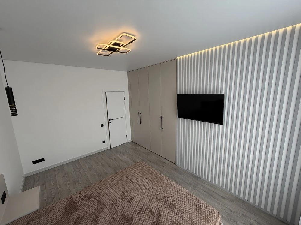 Продам 2х двох кімнатну квартиру ЖК "Grand Central"