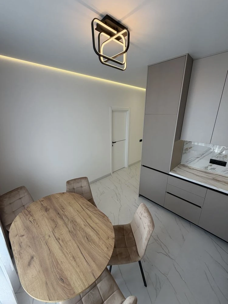 Продам 2х двох кімнатну квартиру ЖК "Grand Central"