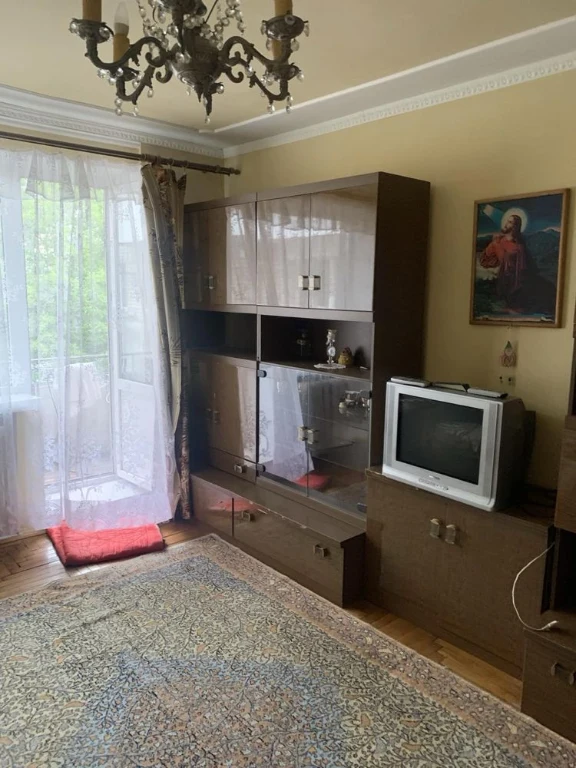 Sale of a 3-room apartment in the area of the 6th school