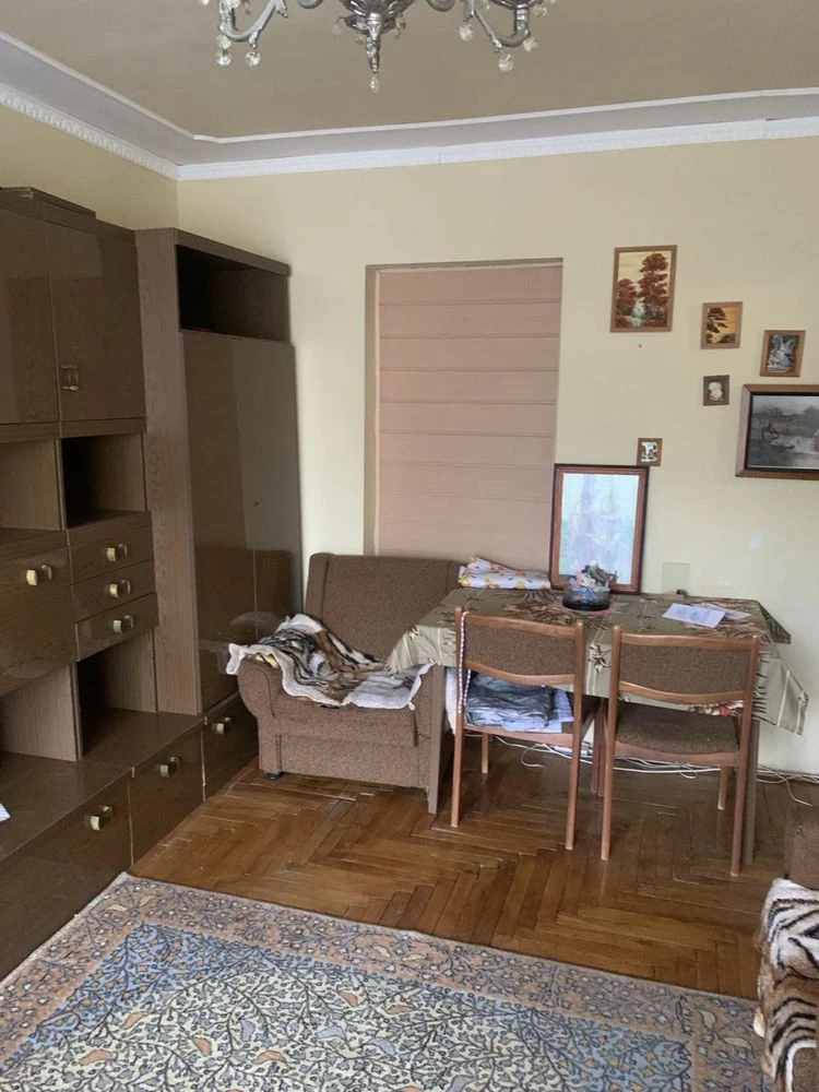 Sale of a 3-room apartment in the area of the 6th school