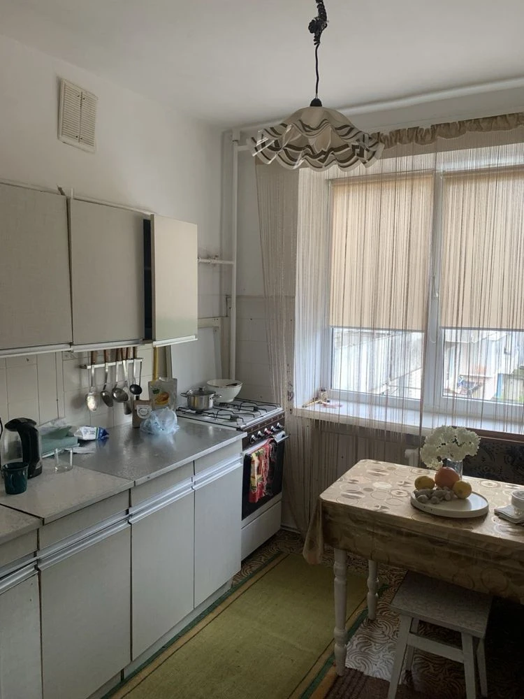 Sale of a 3-room apartment in the area of the 6th school