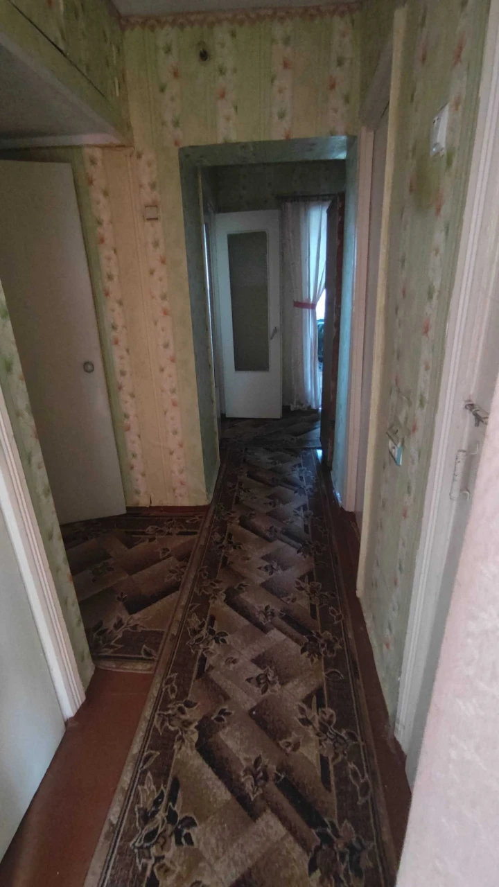 Продается трехкомнатная квартира в городе Коречь