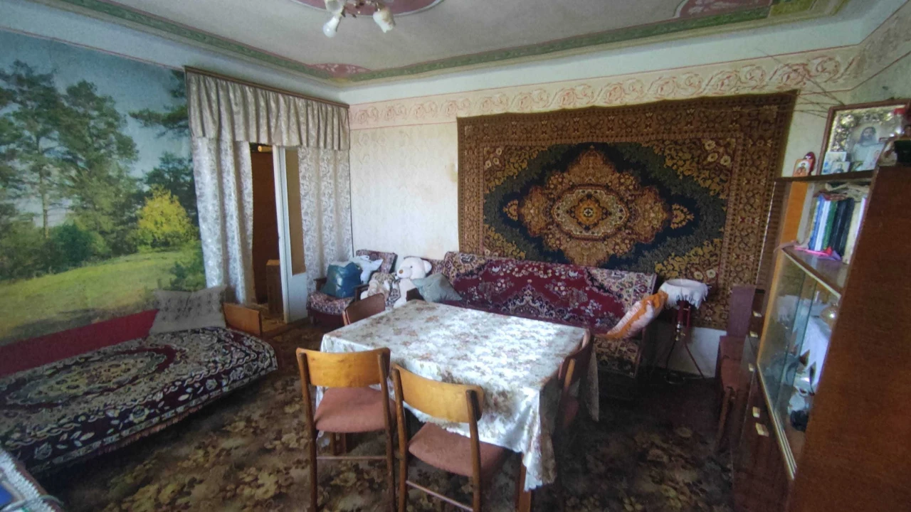 Продается трехкомнатная квартира в городе Коречь