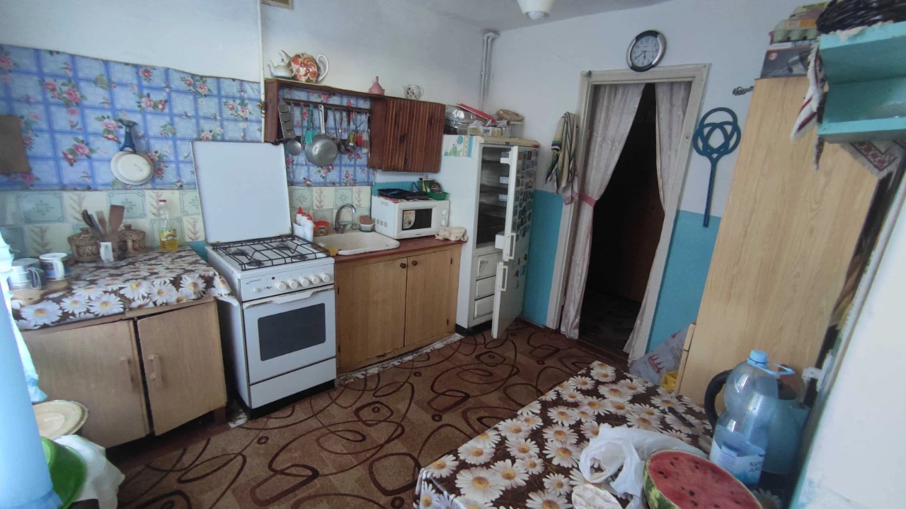 Продается трехкомнатная квартира в городе Коречь