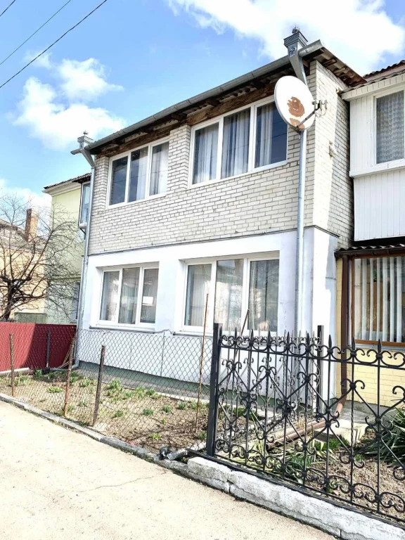 3-room apartment in the center of Zdolbunovo-2, autonomous heating