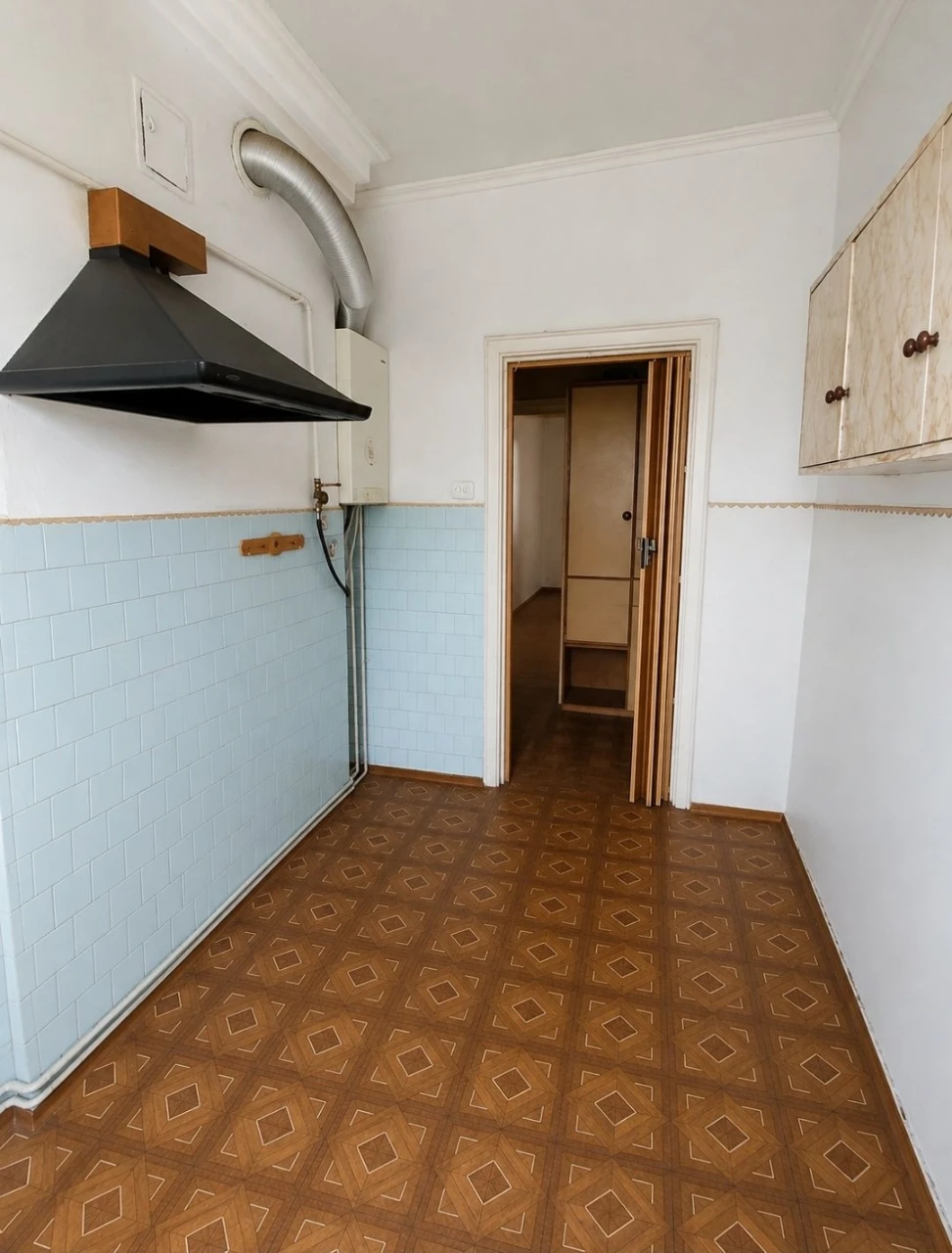 3-room apartment in the center of Zdolbunovo-2, autonomous heating