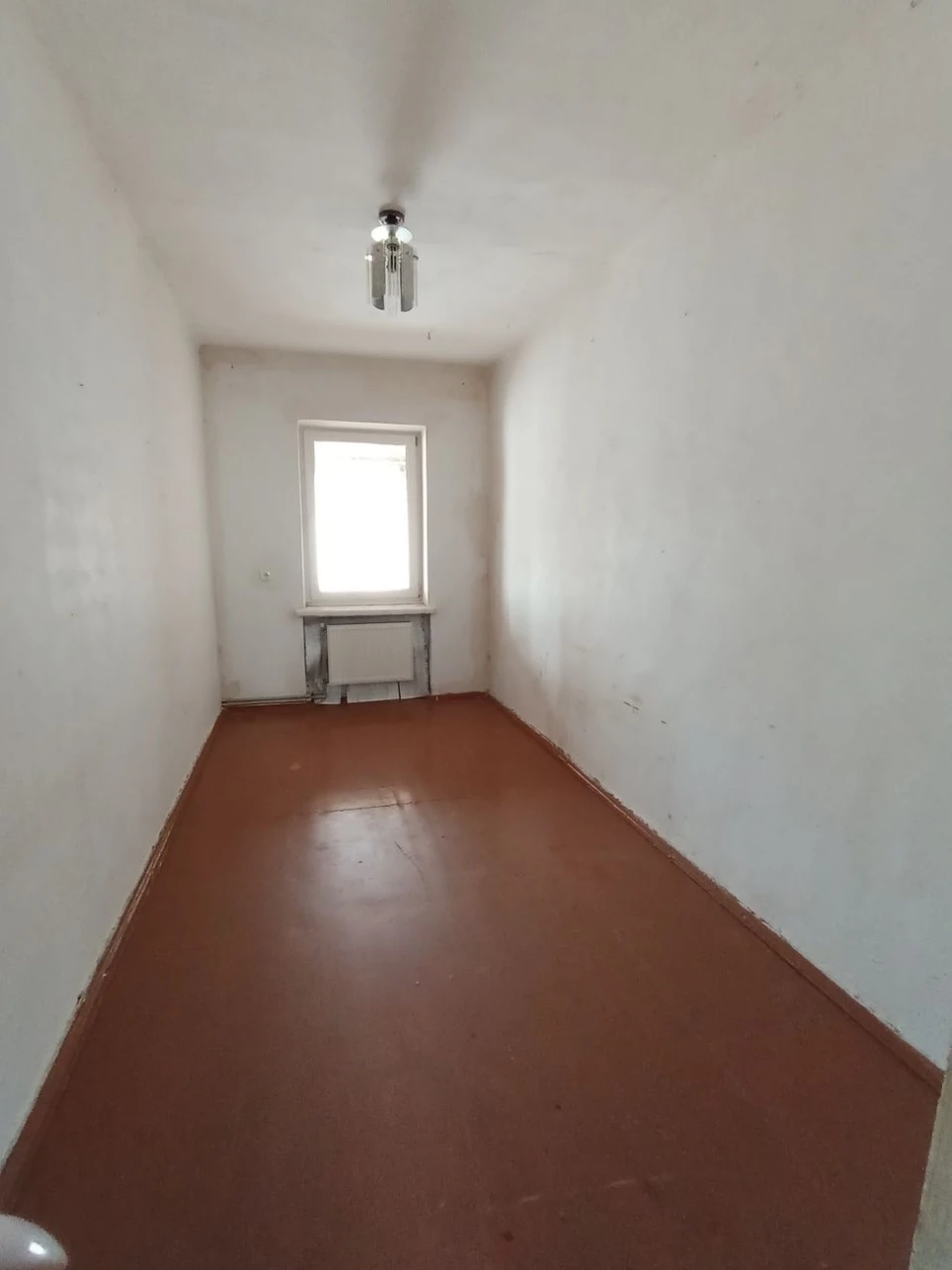 3-room apartment in the center of Zdolbunovo-2, autonomous heating