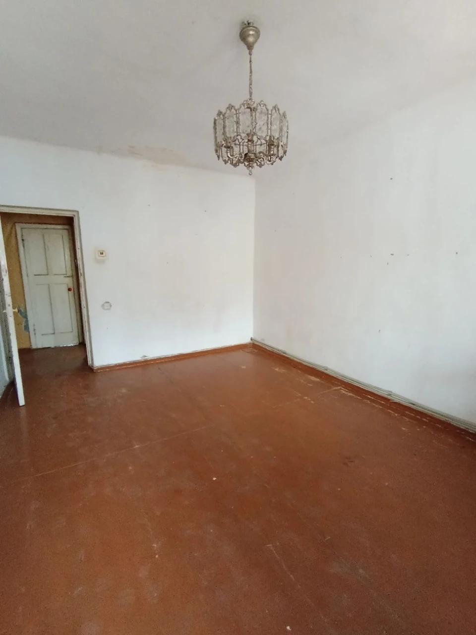 3-room apartment in the center of Zdolbunovo-2, autonomous heating