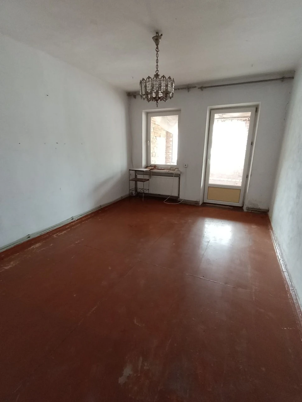 3-room apartment in the center of Zdolbunovo-2, autonomous heating