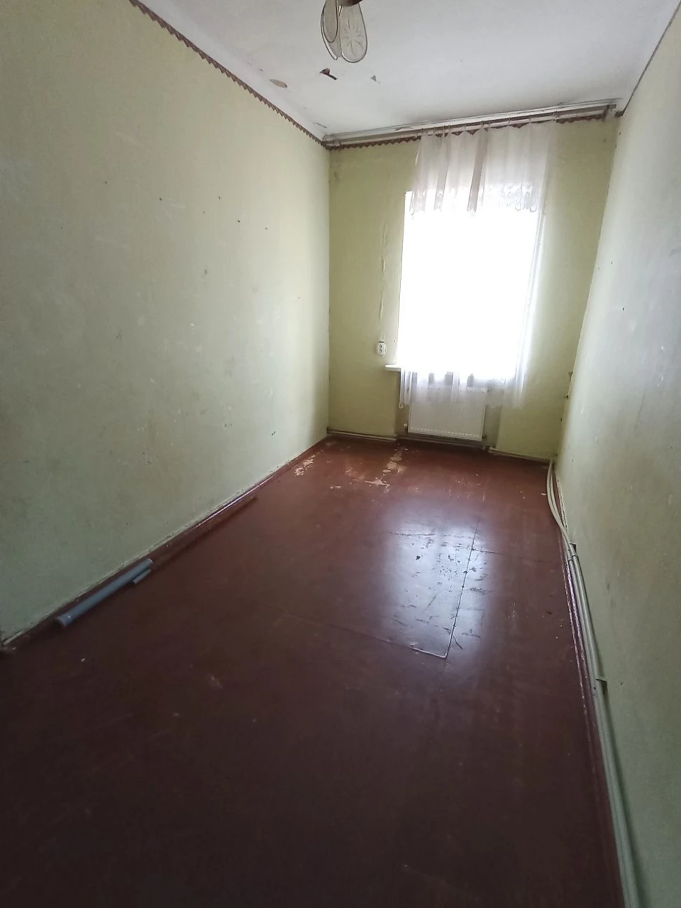 3-room apartment in the center of Zdolbunovo-2, autonomous heating
