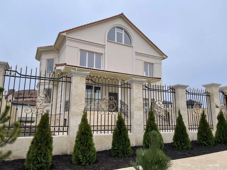 Sauvignon. House 488 sq.m. Under the final interior decoration.