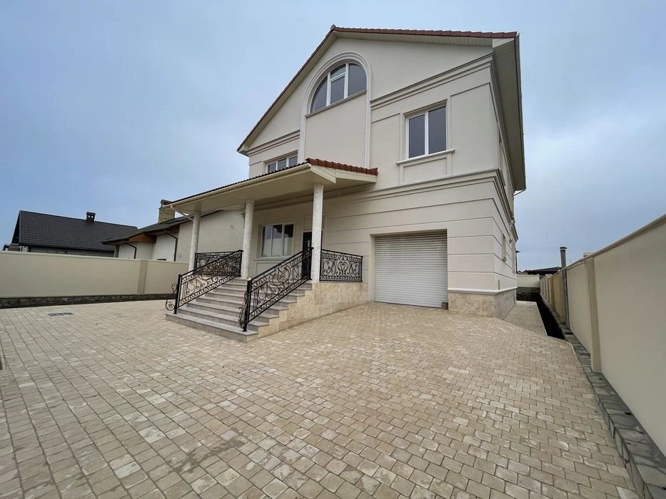 Sauvignon. House 488 sq.m. Under the final interior decoration.