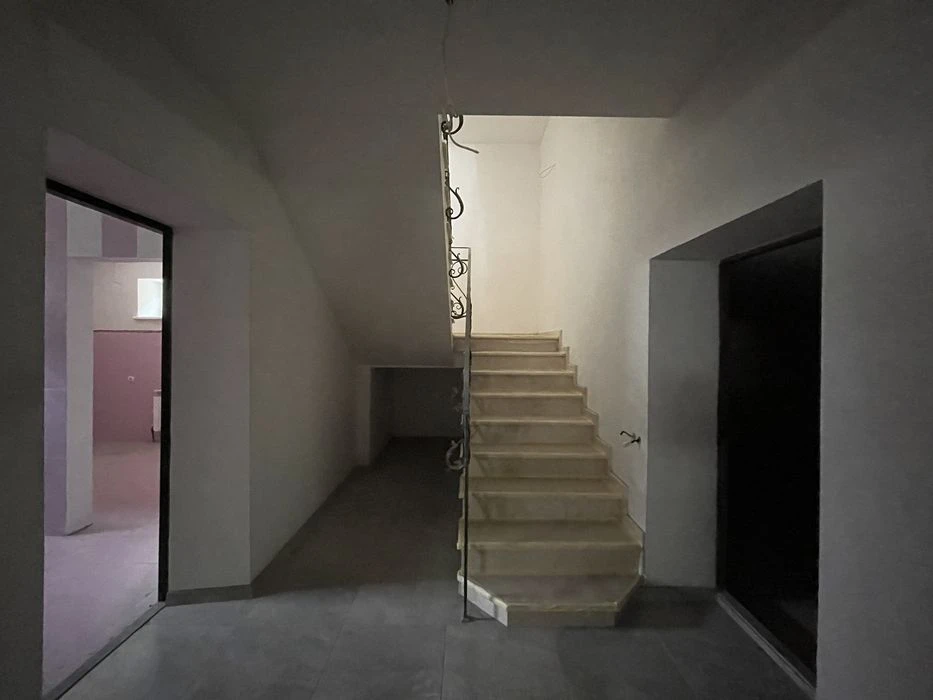 Sauvignon. House 488 sq.m. Under the final interior decoration.