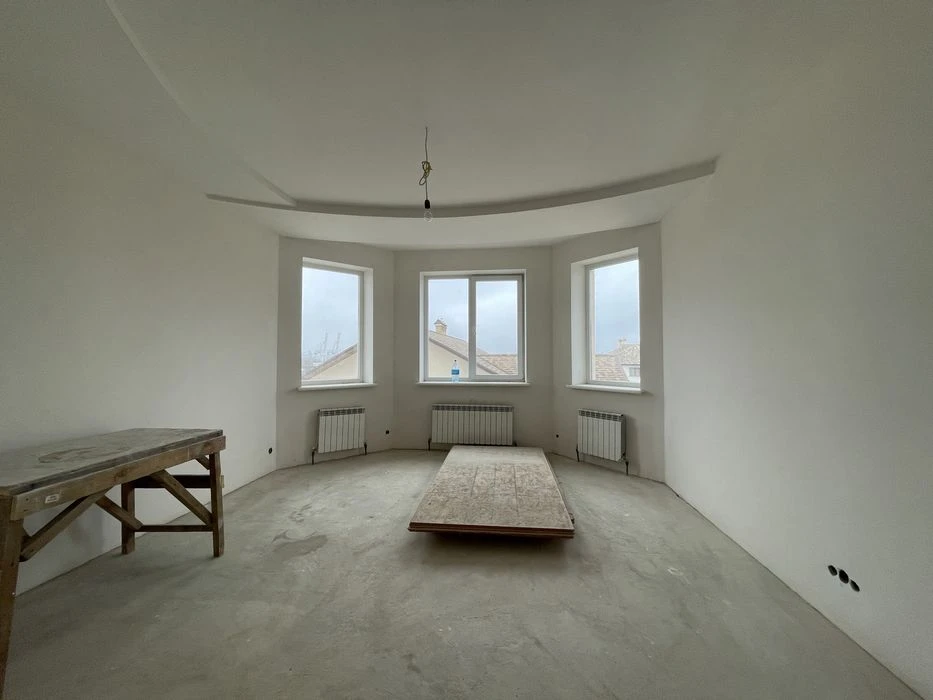 Sauvignon. House 488 sq.m. Under the final interior decoration.